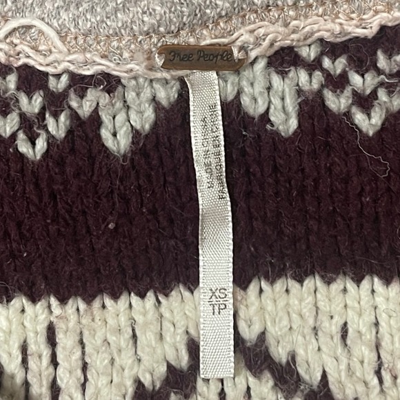 Free People Mixed Media Sweater XS Burgundy‎ Gray Aztec Distressed Pullover - Picture 6 of 8